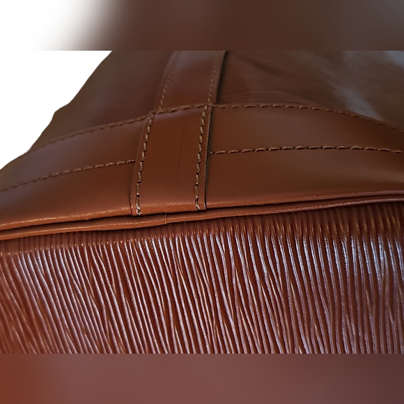 Louis Vuitton Noé EPI Bucket Bag Leather.  C01017 - Picture 11 of 16